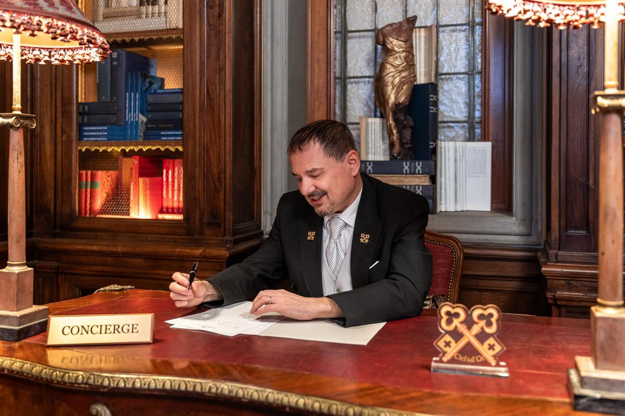 헬베티아&브리스톨 피렌체 - 스타호텔 꼴레지오네 외부 사진 Mayor of Prague Zdeněk Hřib